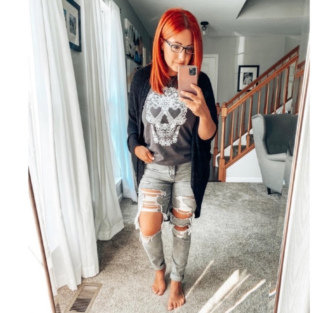 Lace Skull T-Shirt in Grey - Picture 3 of 7
